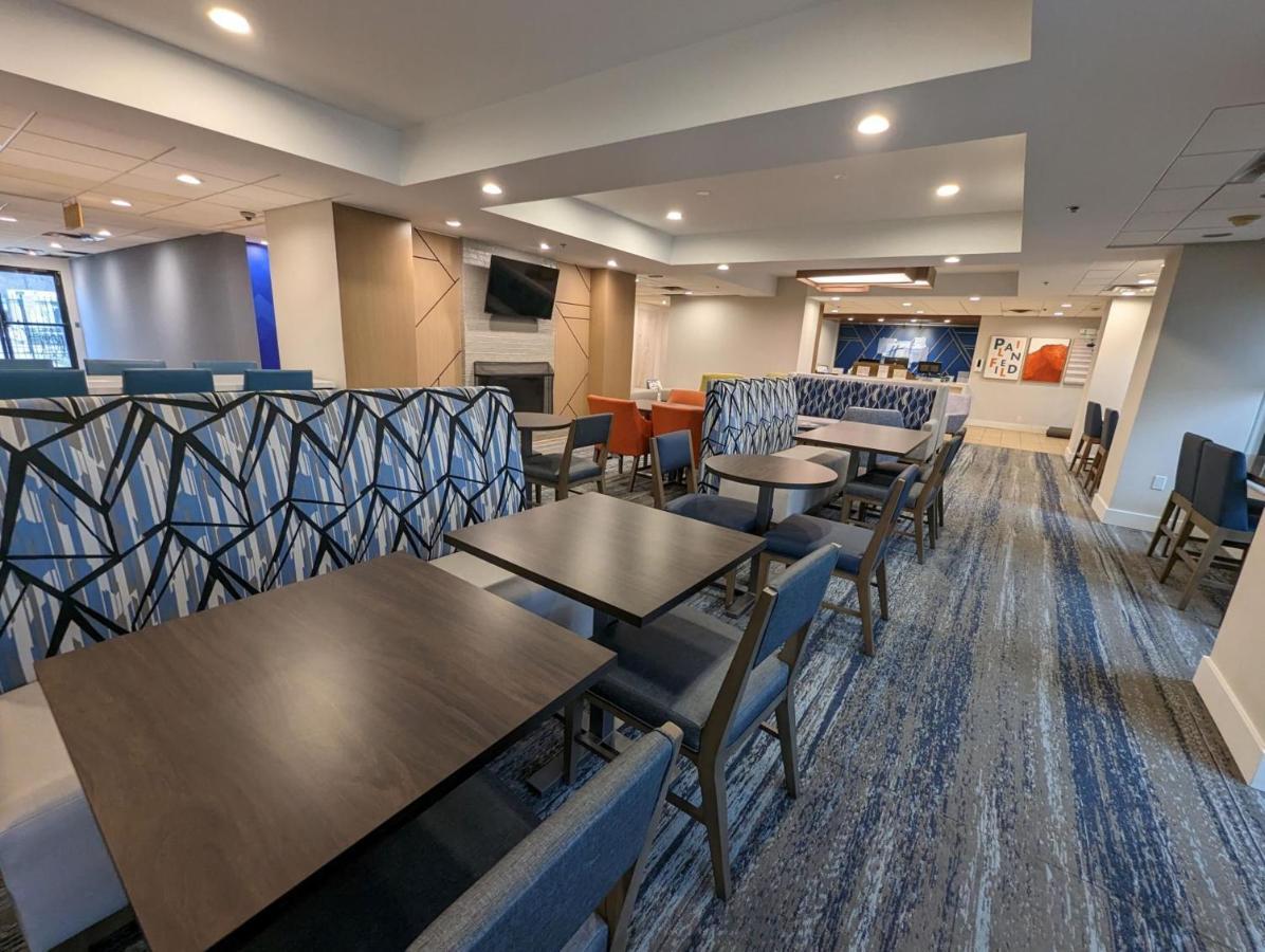 Holiday Inn Express Indianapolis Airport By Ihg Plainfield Eksteriør billede