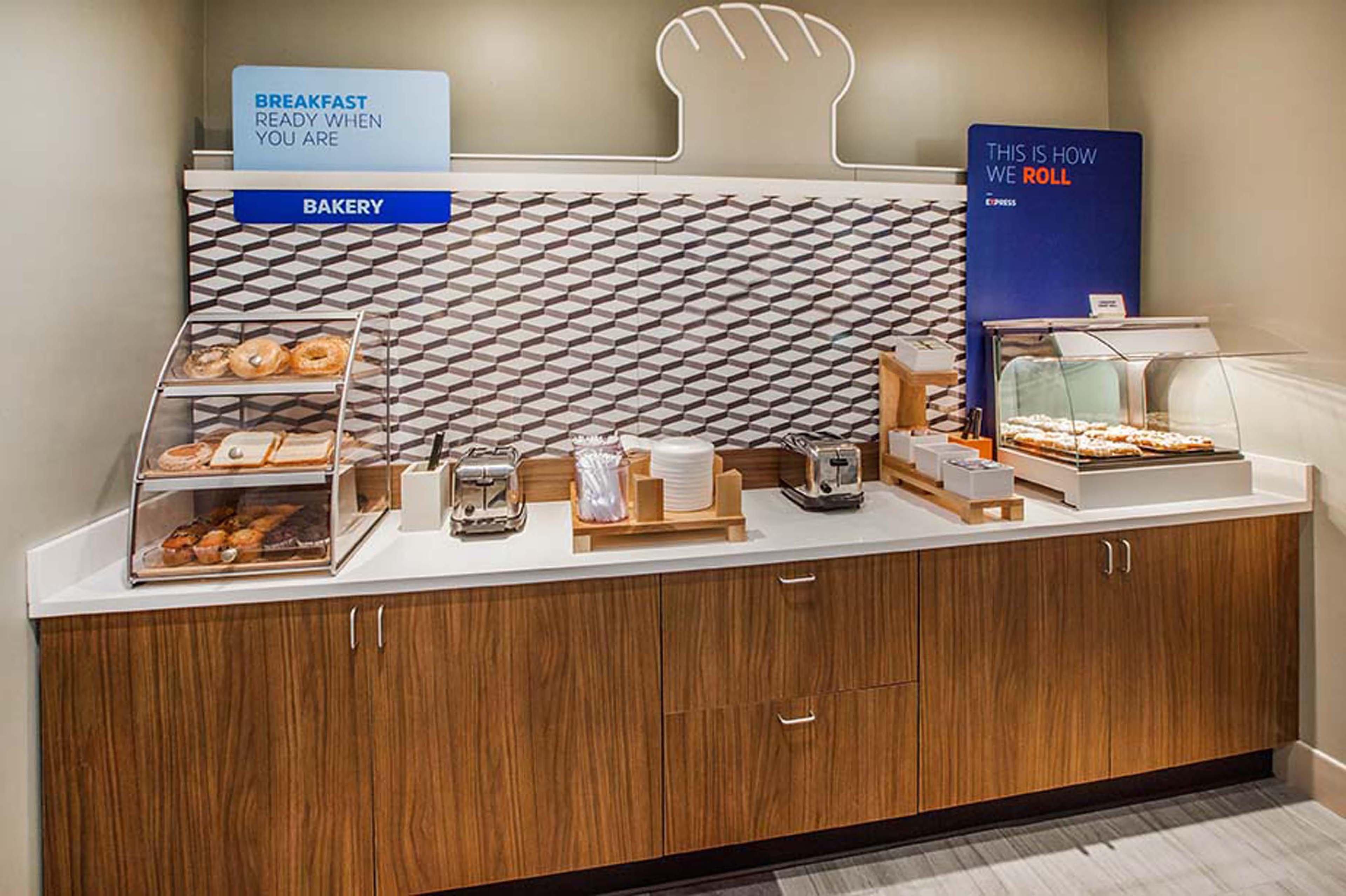 Holiday Inn Express Indianapolis Airport By Ihg Plainfield Eksteriør billede