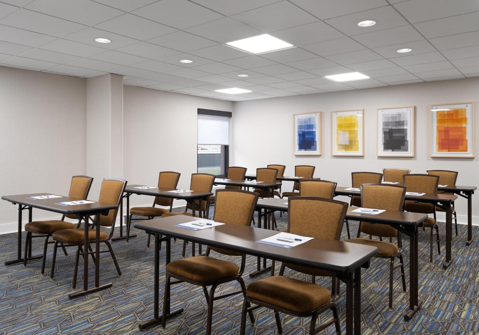 Holiday Inn Express Indianapolis Airport By Ihg Plainfield Eksteriør billede