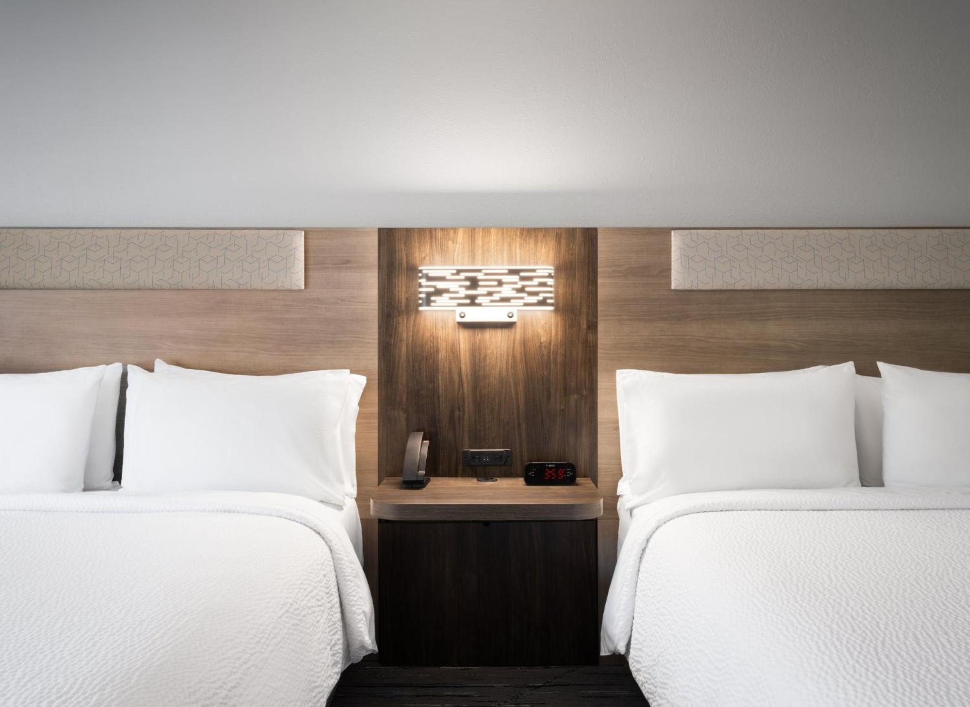 Holiday Inn Express Indianapolis Airport By Ihg Plainfield Eksteriør billede