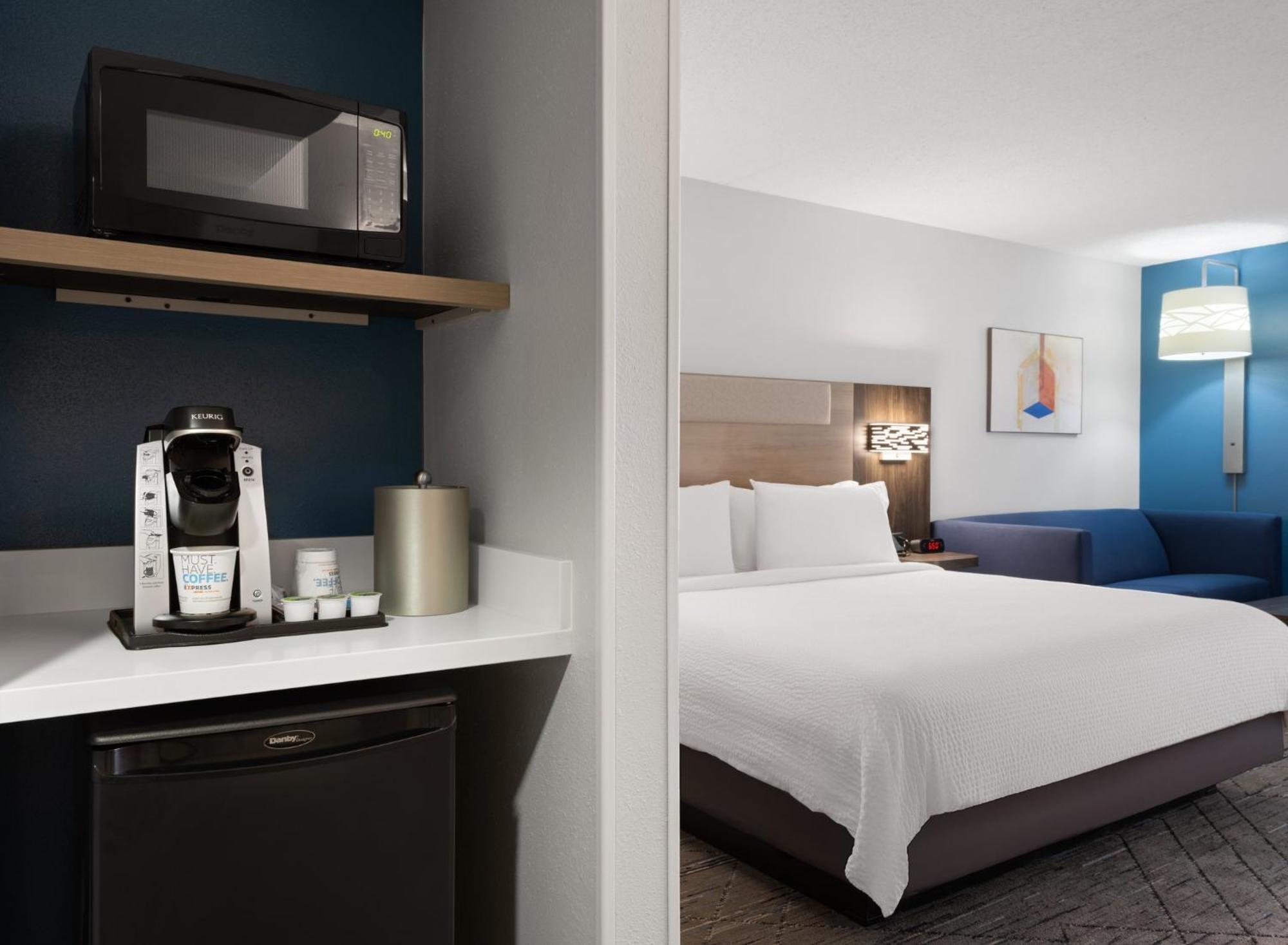 Holiday Inn Express Indianapolis Airport By Ihg Plainfield Eksteriør billede
