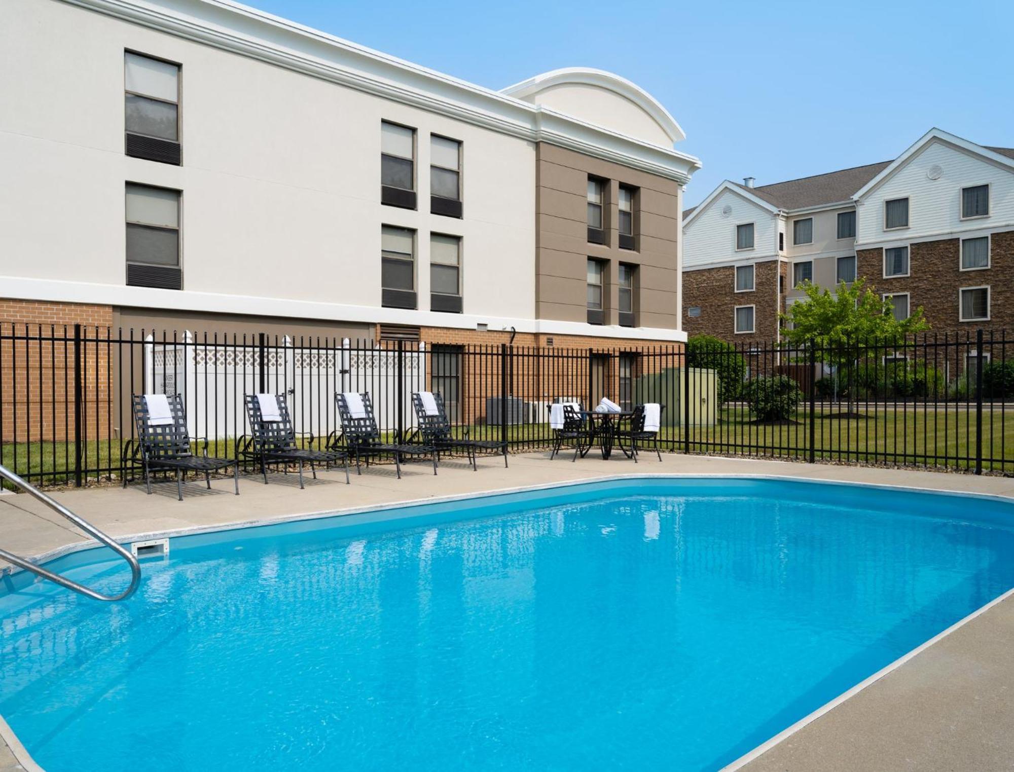 Holiday Inn Express Indianapolis Airport By Ihg Plainfield Eksteriør billede