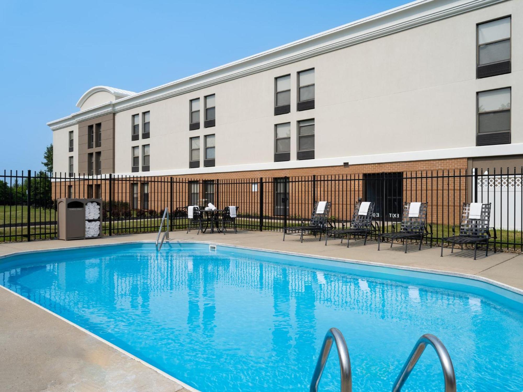 Holiday Inn Express Indianapolis Airport By Ihg Plainfield Eksteriør billede